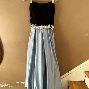 Prom Dress Light Blue & Black with Silver Details and Pockets! Size 3